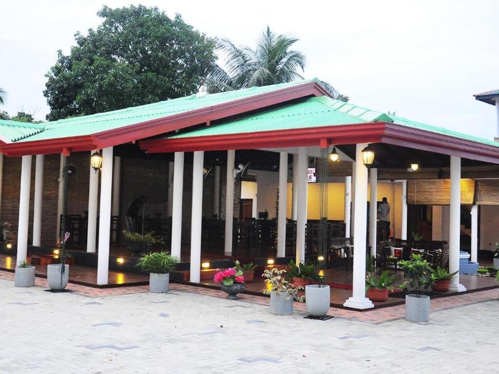 Sihilro Regency Hotel Udawalawe Eksteriør billede